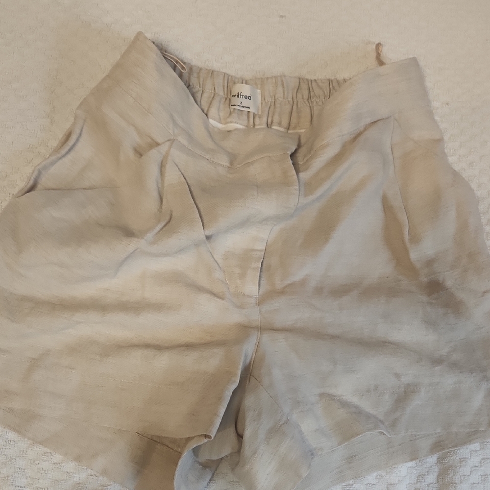 Wilfred High Waist Cream Shorts